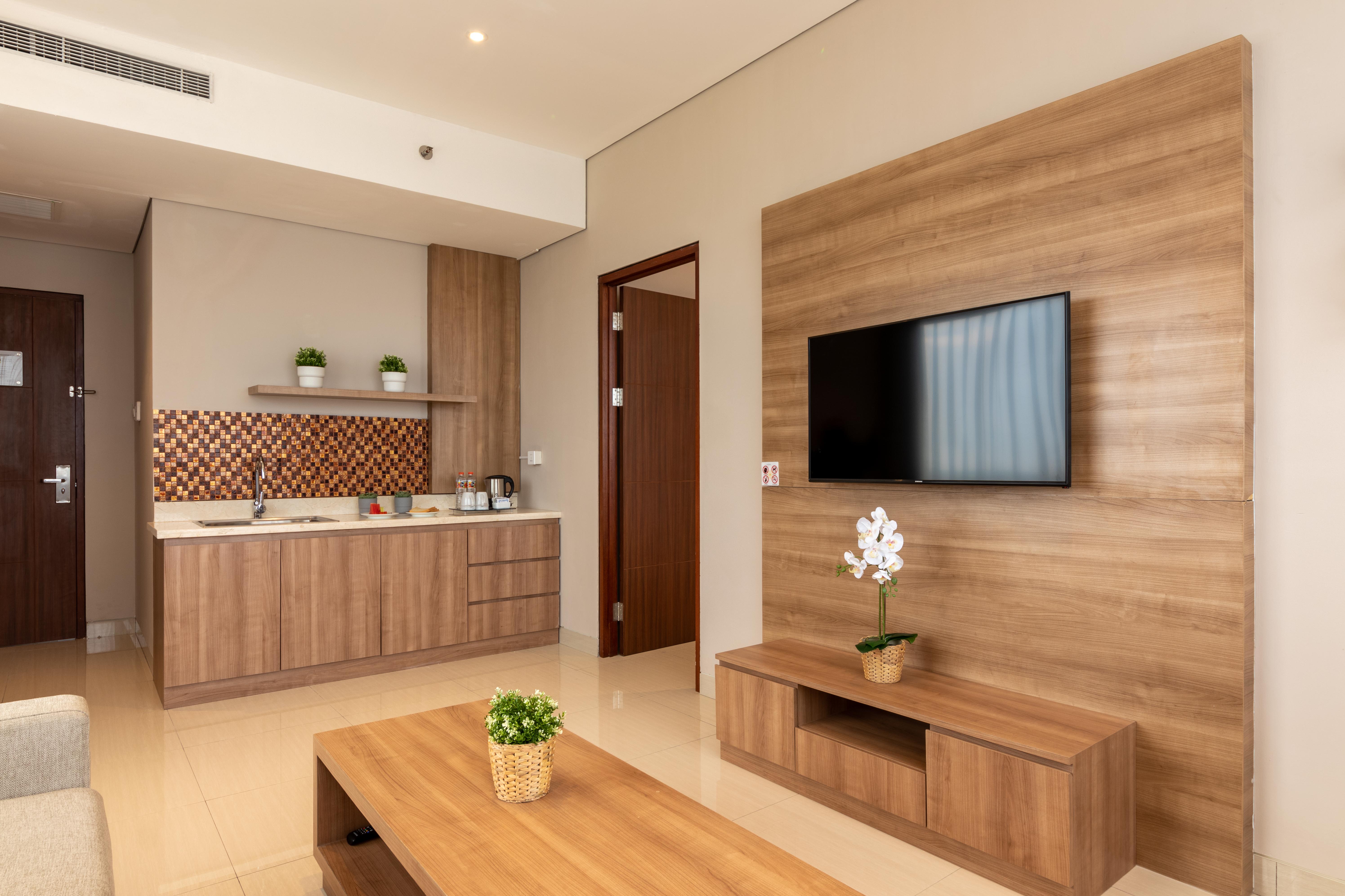 EXECUTIVE SUITE
